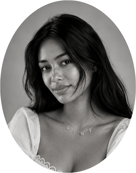 Melissa, founder of Dearling, wearing the Gigi necklace
